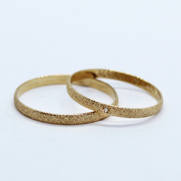 Par Aliança de Ouro 18k – 2mm – 1 pedra – A01C05 - Image 2